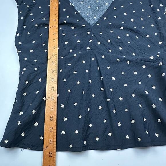 Madewell Top Womens 8 Navy Ditsy Floral V Neck Cap Sleeve Romantic Feminine - Picture 10 of 12